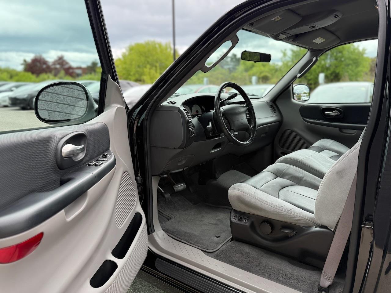 2004 Ford F-150 Flareside SVT  Lightning Photo