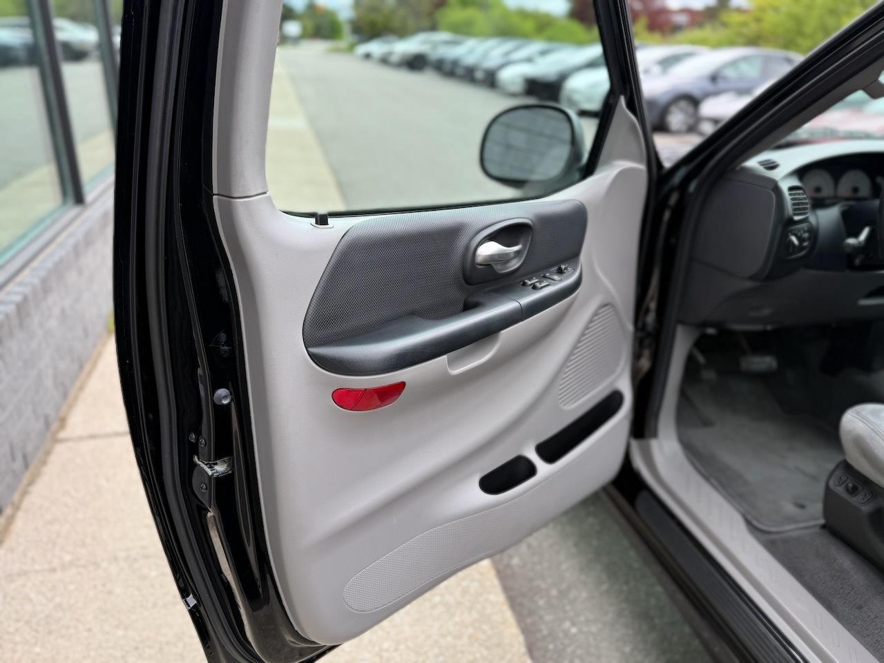 2004 Ford F-150 Flareside SVT  Lightning Photo