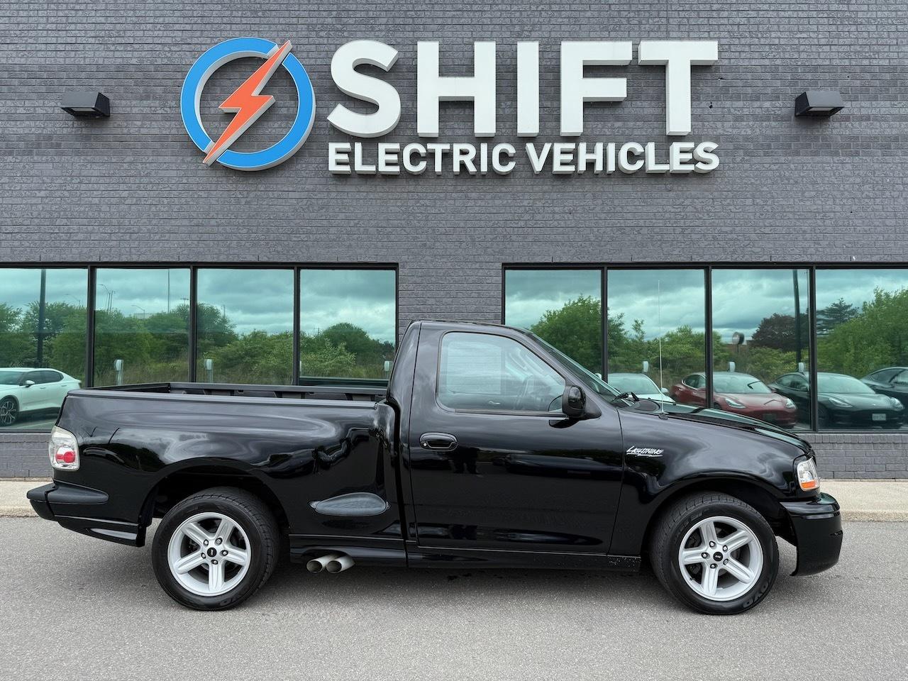 2004 Ford F-150 Flareside SVT  Lightning Photo0