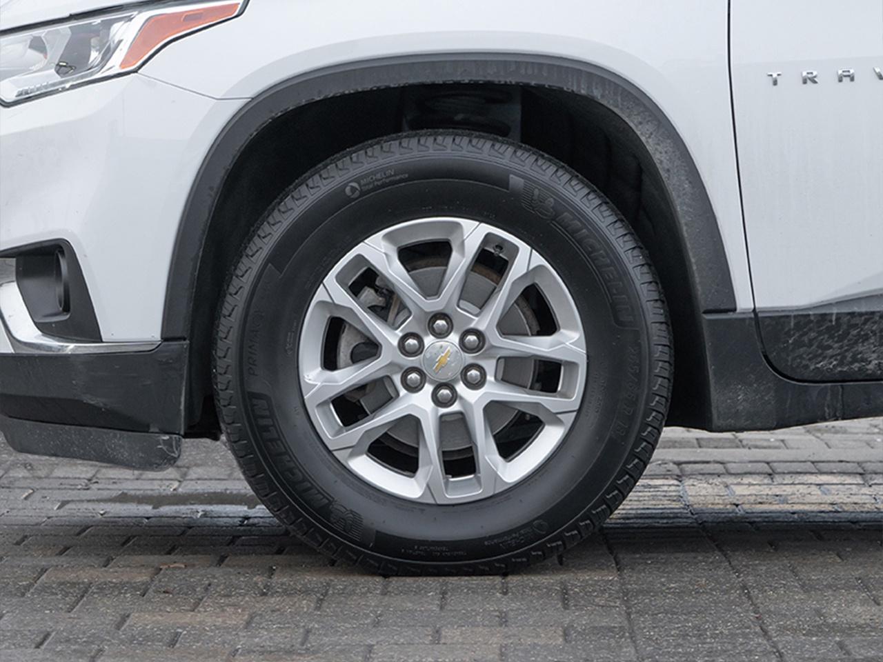 2019 Chevrolet Traverse Cloth w/1LT Photo3