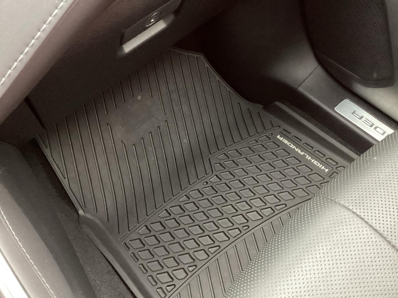 2021 Toyota Highlander PLATINUM AWD Photo3