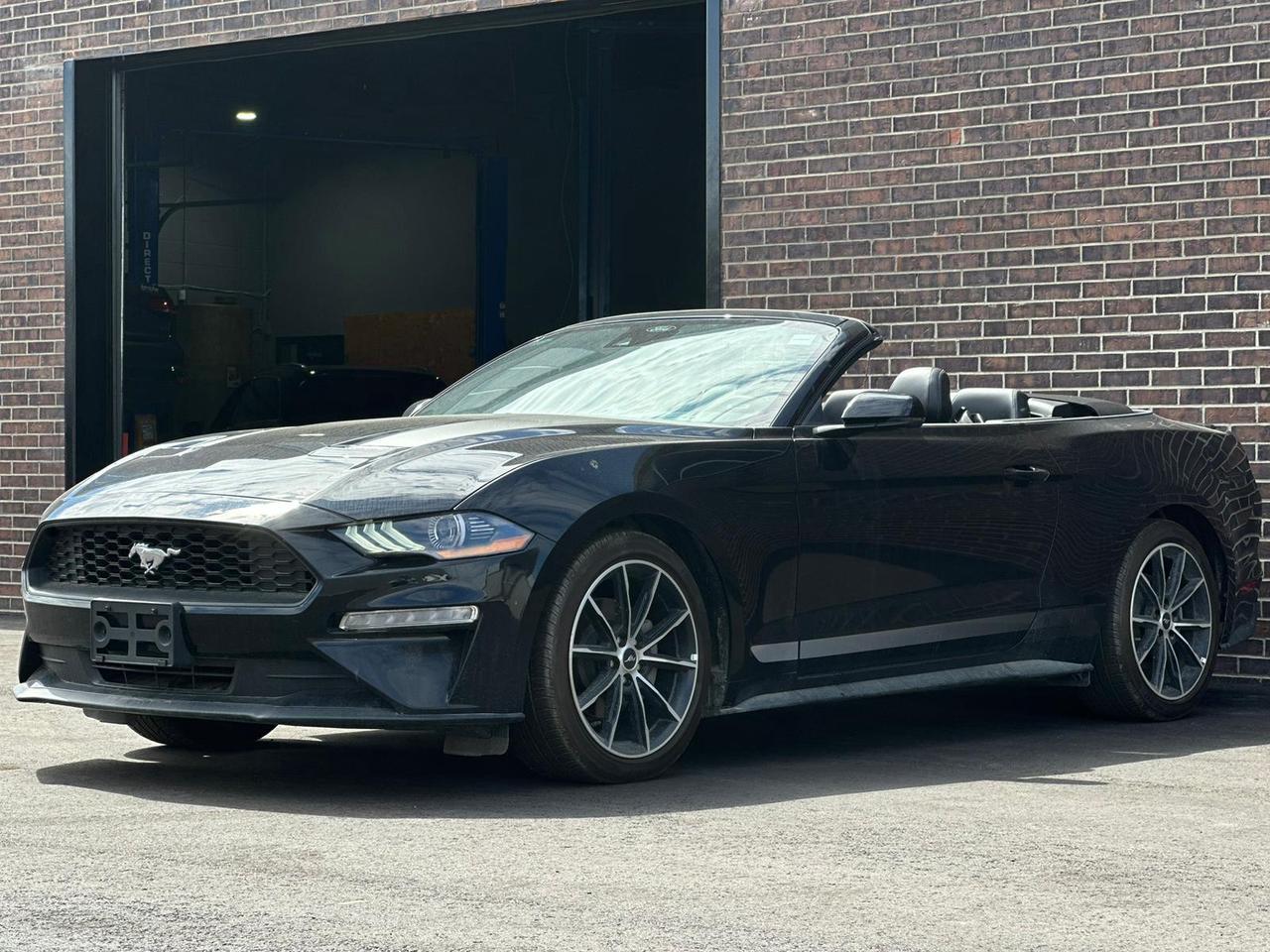 2022 Ford Mustang CONVERTIBLE, LEATHER, NAV, ALLOYS Photo