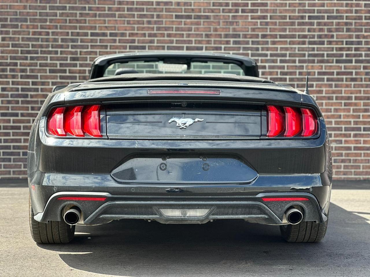 2022 Ford Mustang CONVERTIBLE, LEATHER, NAV, ALLOYS Photo