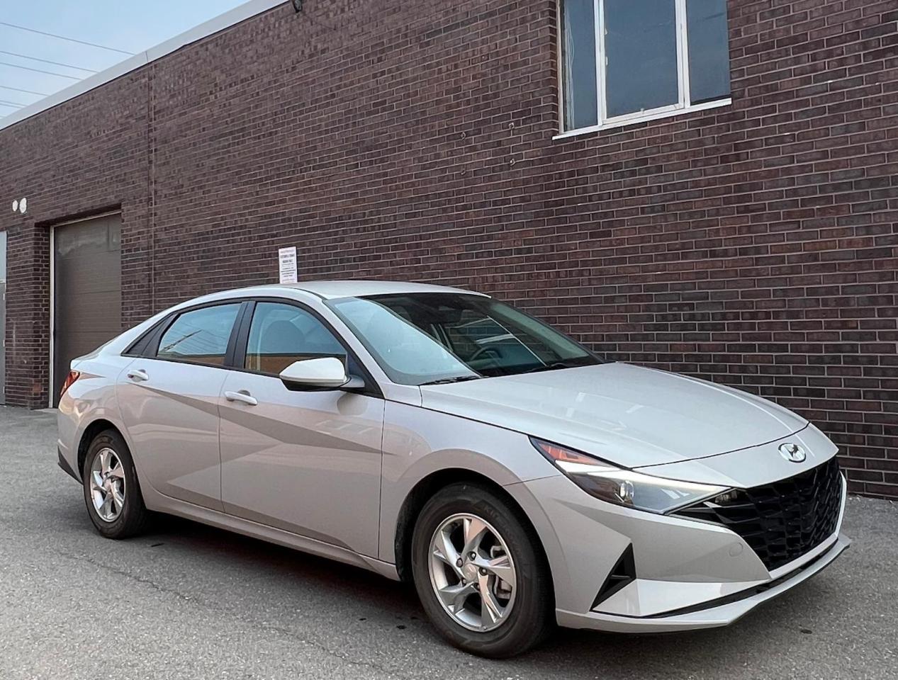 2023 Hyundai Elantra ESSENTIAL, HEATED SEATS, BACKUP CAM APPLE CARPLAY Photo