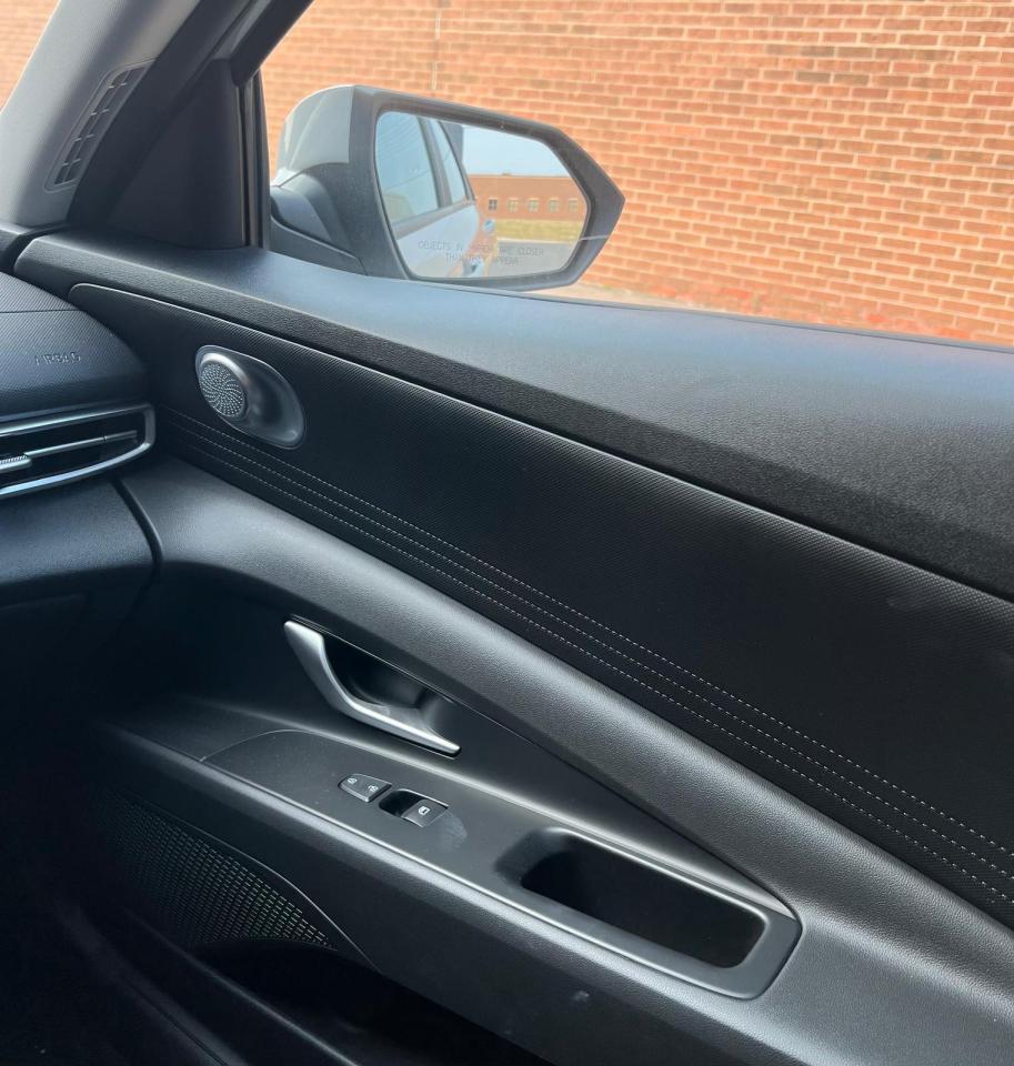 2023 Hyundai Elantra ESSENTIAL, HEATED SEATS, BACKUP CAM APPLE CARPLAY Photo