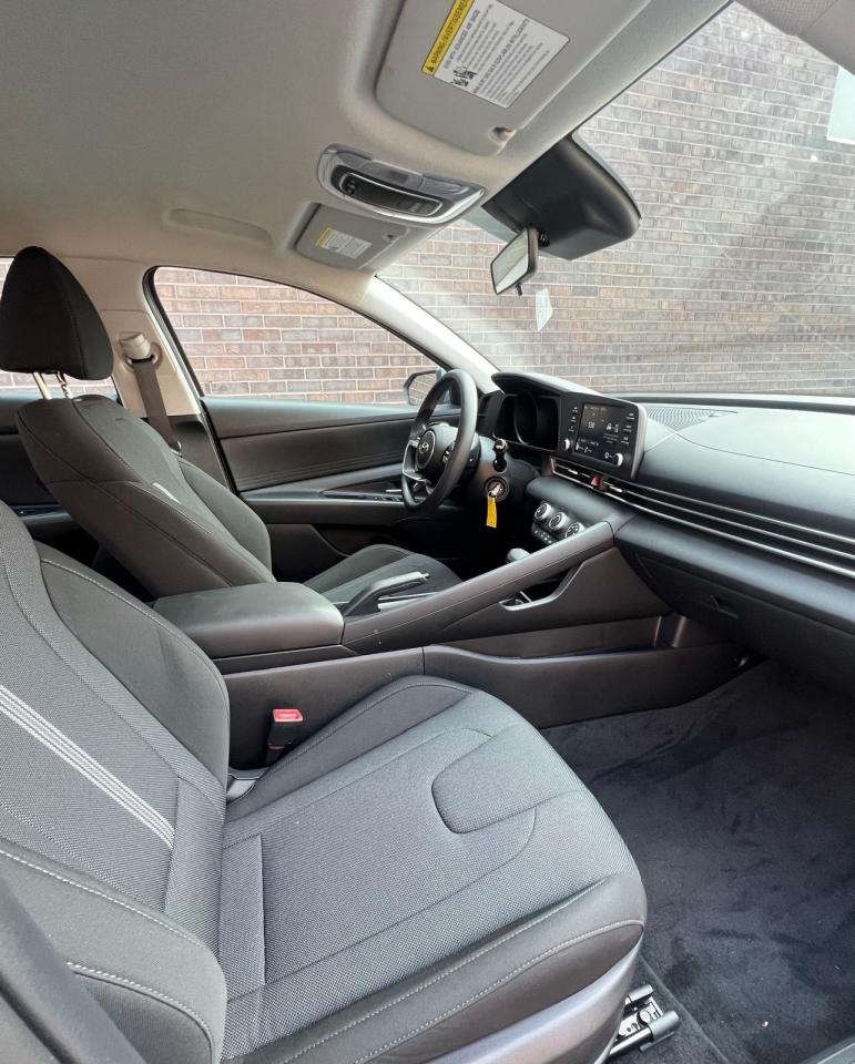 2023 Hyundai Elantra ESSENTIAL, HEATED SEATS, BACKUP CAM APPLE CARPLAY Photo