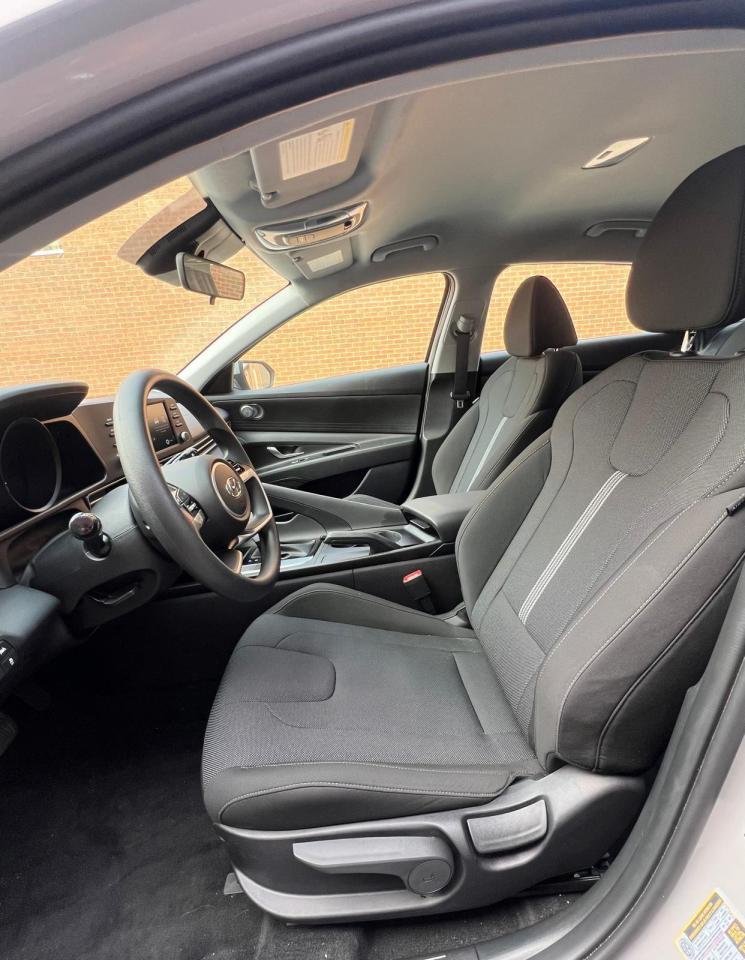 2023 Hyundai Elantra ESSENTIAL, HEATED SEATS, BACKUP CAM APPLE CARPLAY Photo