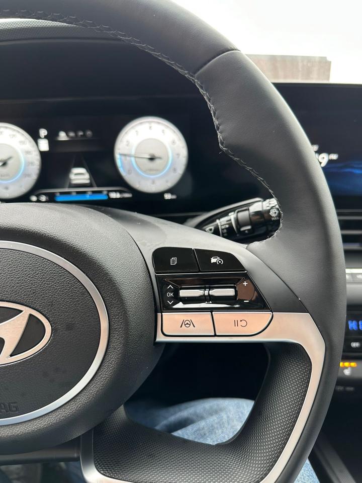 2024 Hyundai Elantra PREFERRED IVT W-TECH PKG, SUNROOF, ALLOYS Photo