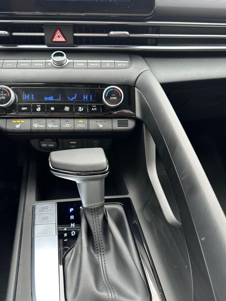2024 Hyundai Elantra PREFERRED IVT W-TECH PKG, SUNROOF, ALLOYS Photo