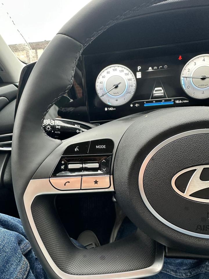 2024 Hyundai Elantra PREFERRED IVT W-TECH PKG, SUNROOF, ALLOYS Photo