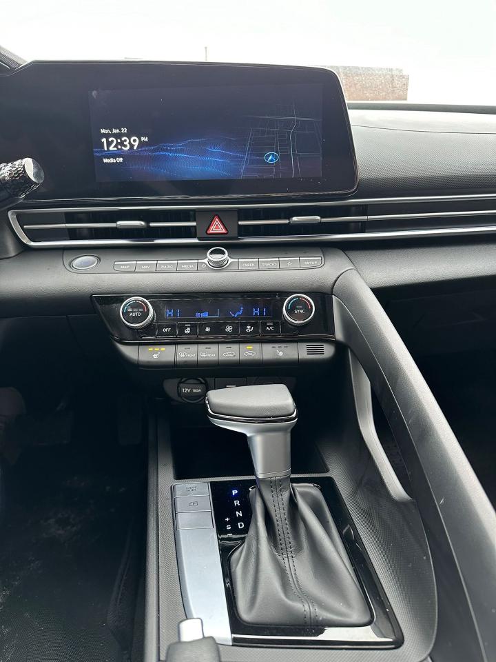 2024 Hyundai Elantra PREFERRED IVT W-TECH PKG, SUNROOF, ALLOYS Photo