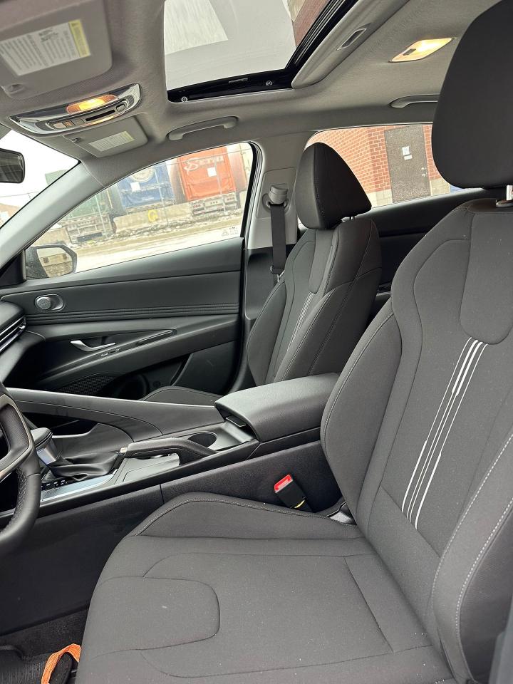 2024 Hyundai Elantra PREFERRED IVT W-TECH PKG, SUNROOF, ALLOYS Photo