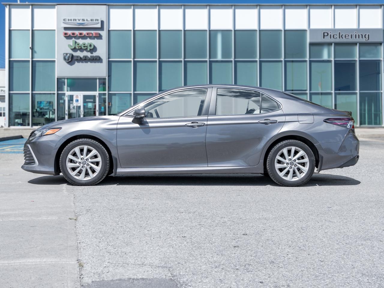 2022 Toyota Camry Hybrid Hybrid LE Auto Photo2