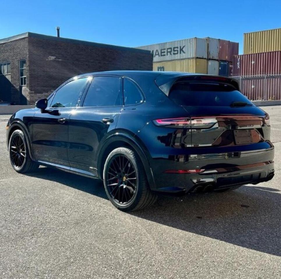 2021 Porsche Cayenne GTS AWD, PANO ROOF, PREMIUM INTERIOR, 21' ALLOY Photo3