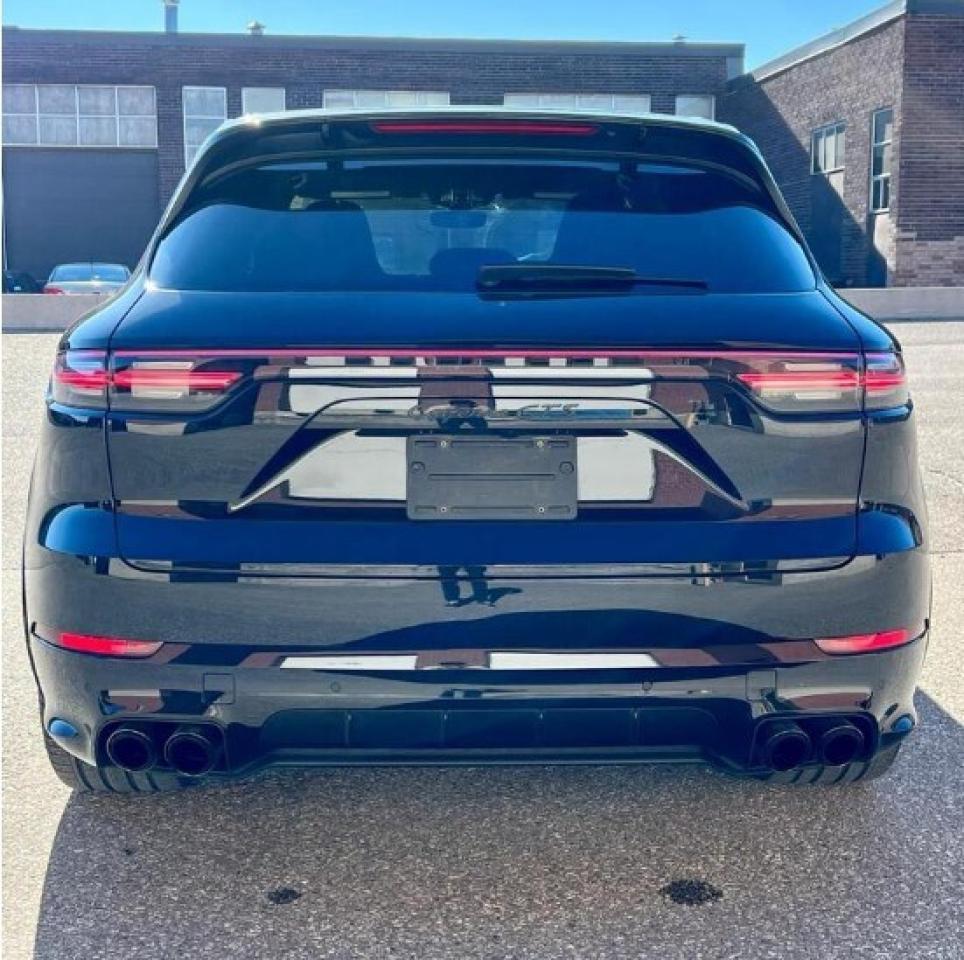 2021 Porsche Cayenne GTS AWD, PANO ROOF, PREMIUM INTERIOR, 21' ALLOY Photo