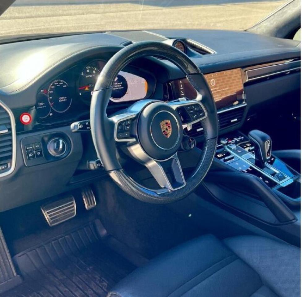 2021 Porsche Cayenne GTS AWD, PANO ROOF, PREMIUM INTERIOR, 21' ALLOY Photo