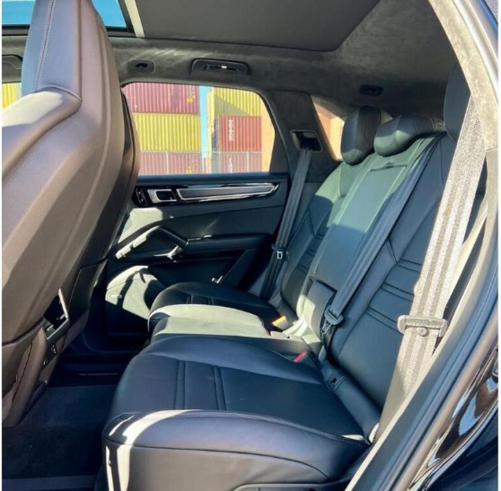 2021 Porsche Cayenne GTS AWD, PANO ROOF, PREMIUM INTERIOR, 21' ALLOY Photo