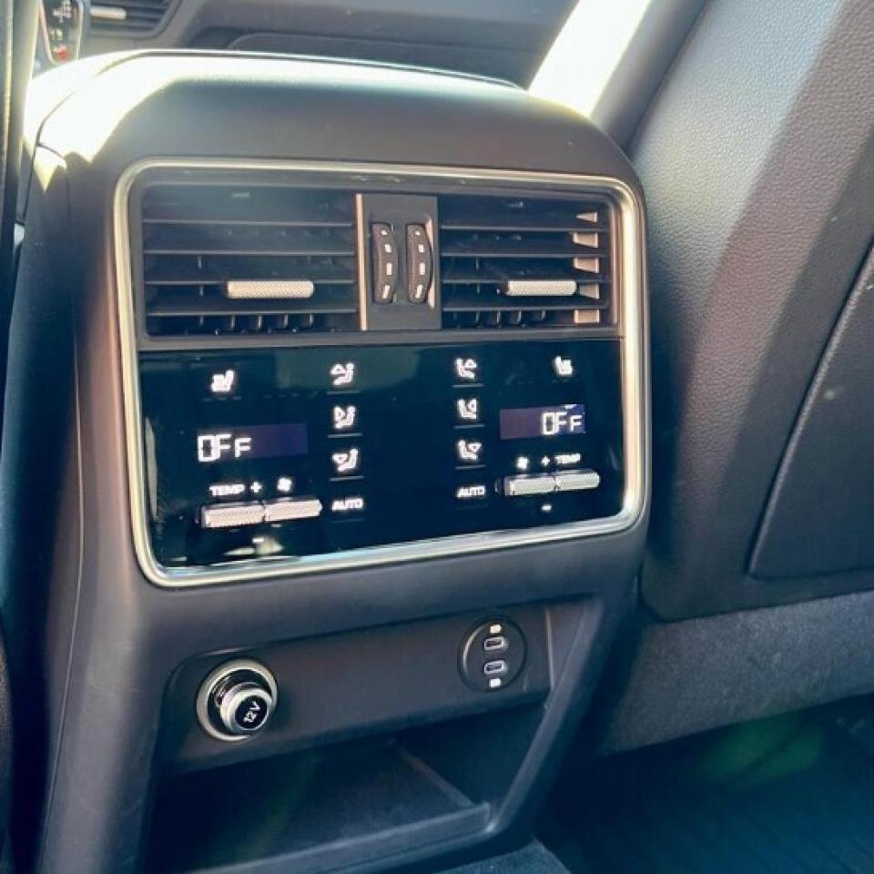 2021 Porsche Cayenne GTS AWD, PANO ROOF, PREMIUM INTERIOR, 21' ALLOY Photo