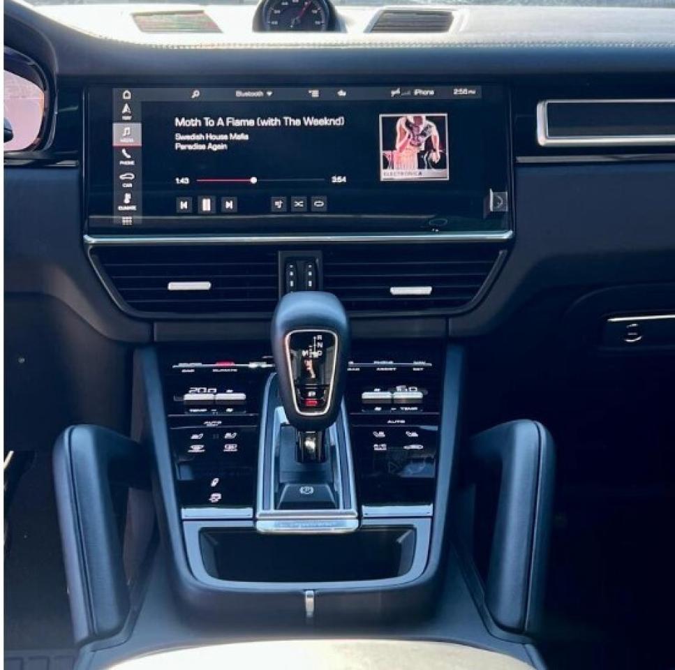 2021 Porsche Cayenne GTS AWD, PANO ROOF, PREMIUM INTERIOR, 21' ALLOY Photo