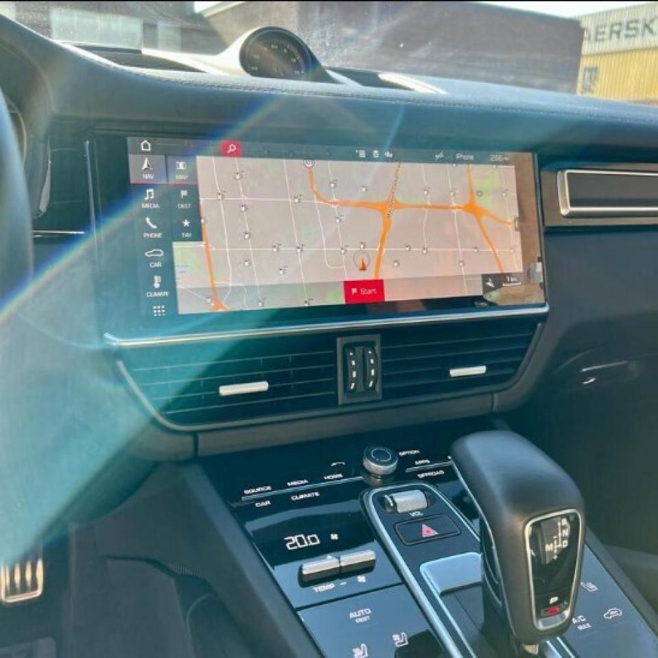 2021 Porsche Cayenne GTS AWD, PANO ROOF, PREMIUM INTERIOR, 21' ALLOY Photo