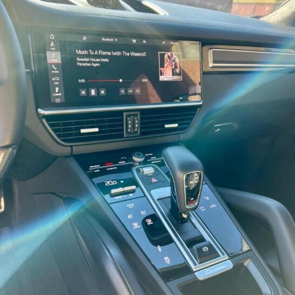 2021 Porsche Cayenne GTS AWD, PANO ROOF, PREMIUM INTERIOR, 21' ALLOY Photo