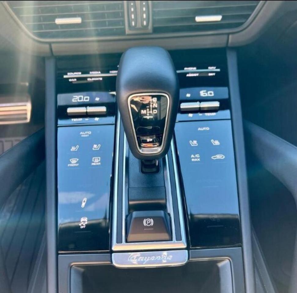 2021 Porsche Cayenne GTS AWD, PANO ROOF, PREMIUM INTERIOR, 21' ALLOY Photo