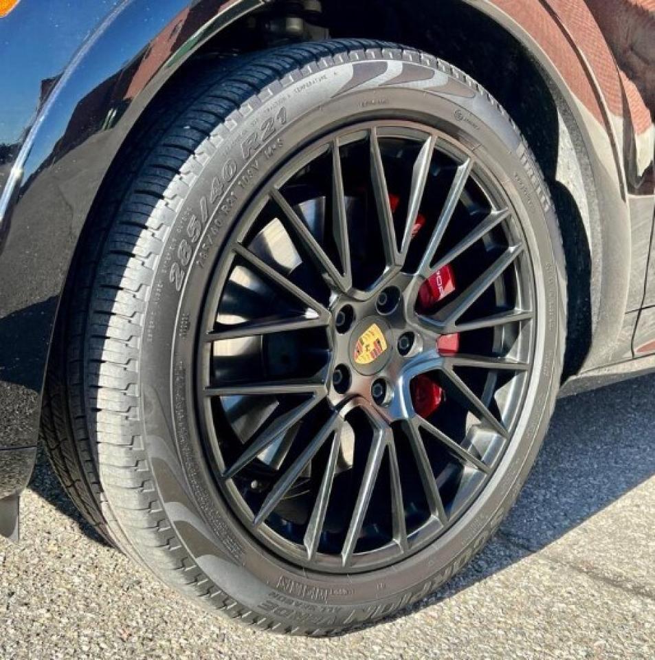 2021 Porsche Cayenne GTS AWD, PANO ROOF, PREMIUM INTERIOR, 21' ALLOY Photo