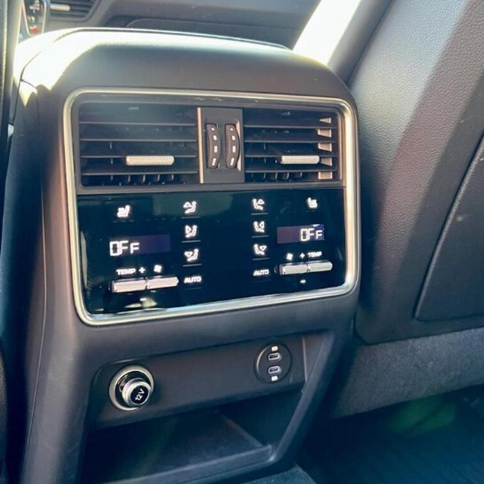 2021 Porsche Cayenne GTS AWD, PANO ROOF, PREMIUM INTERIOR, 21' ALLOY Photo