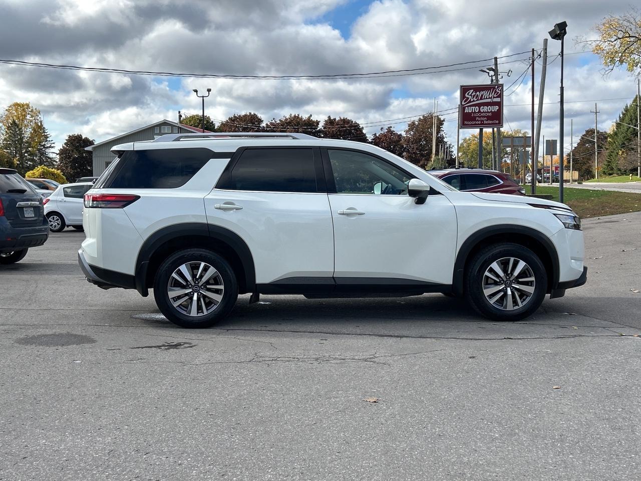 2023 Nissan Pathfinder SL LEATHER/NAV/SUNROOF **CALL 613-961-8848 Photo