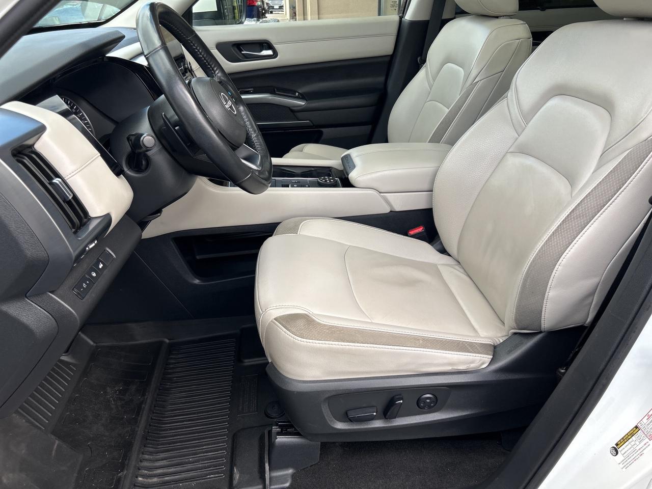 2023 Nissan Pathfinder SL LEATHER/NAV/SUNROOF **CALL 613-961-8848 Photo