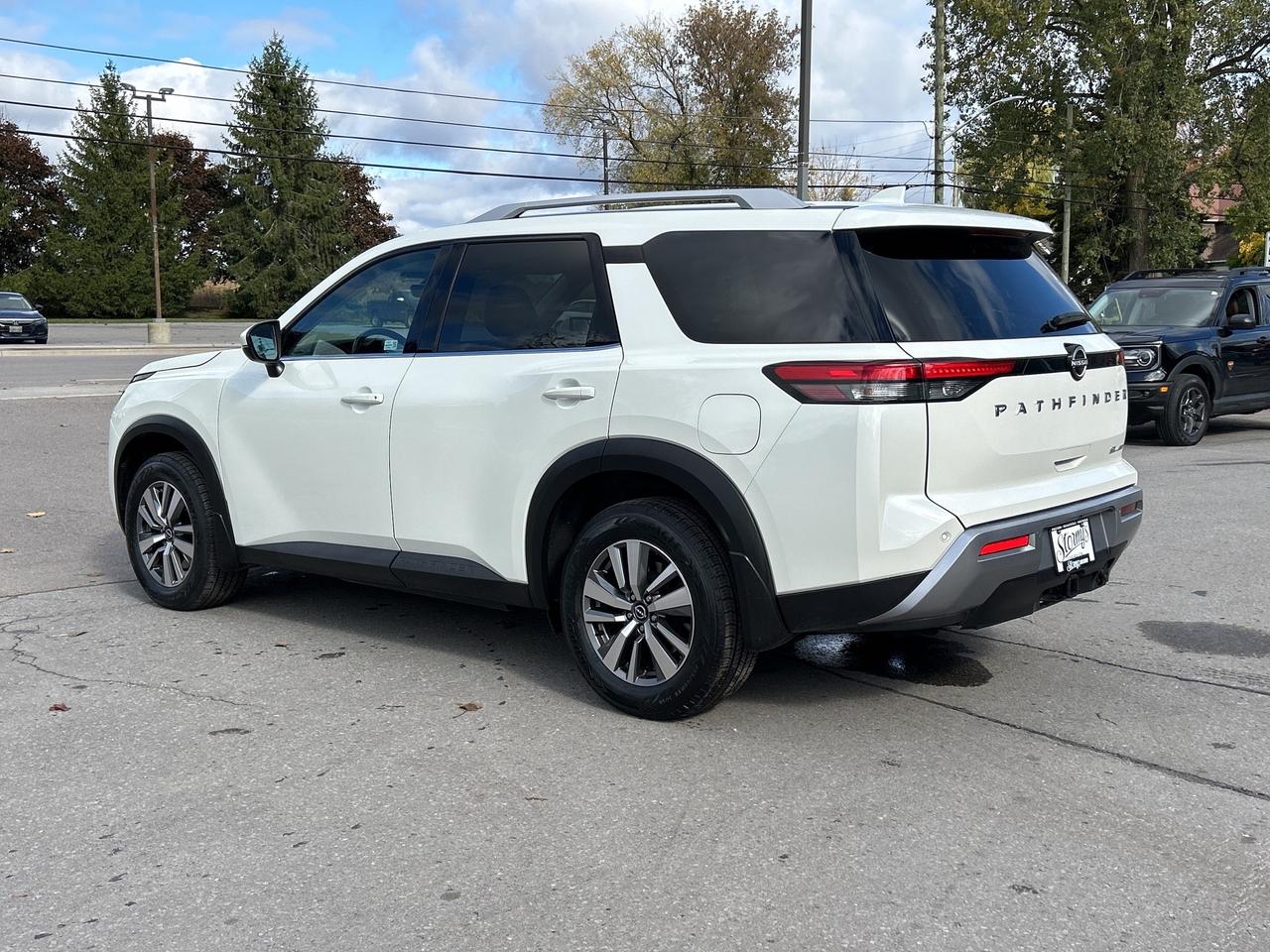 2023 Nissan Pathfinder SL LEATHER/NAV/SUNROOF **CALL 613-961-8848 Photo2
