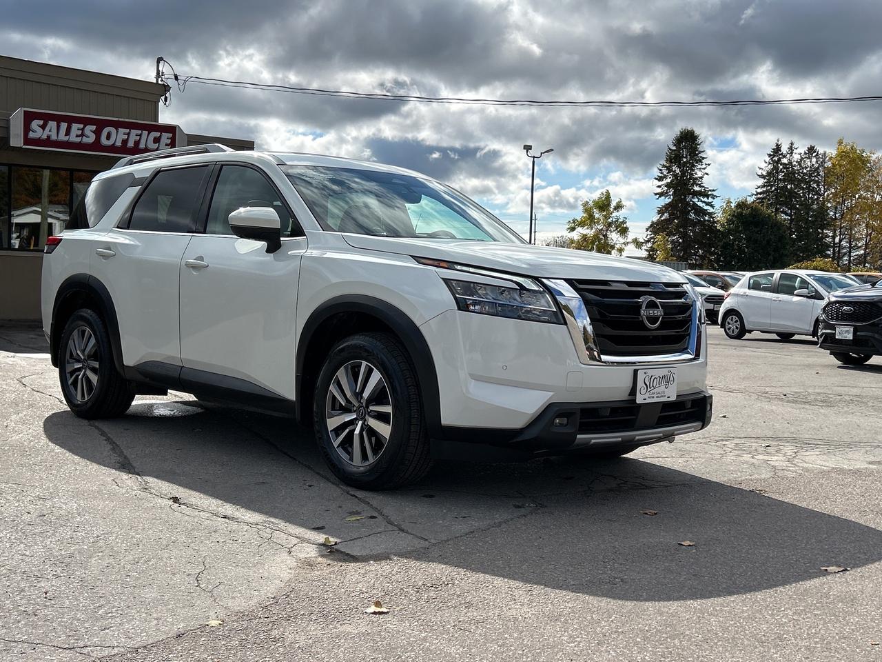 2023 Nissan Pathfinder SL LEATHER/NAV/SUNROOF **CALL 613-961-8848 Photo