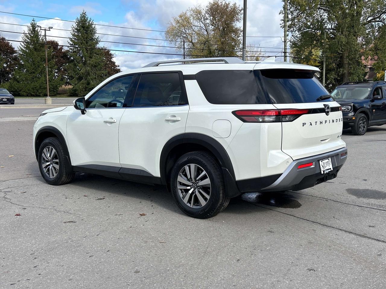 2023 Nissan Pathfinder SL LEATHER/NAV/SUNROOF **CALL NAPANEE 613-354-2100 Photo
