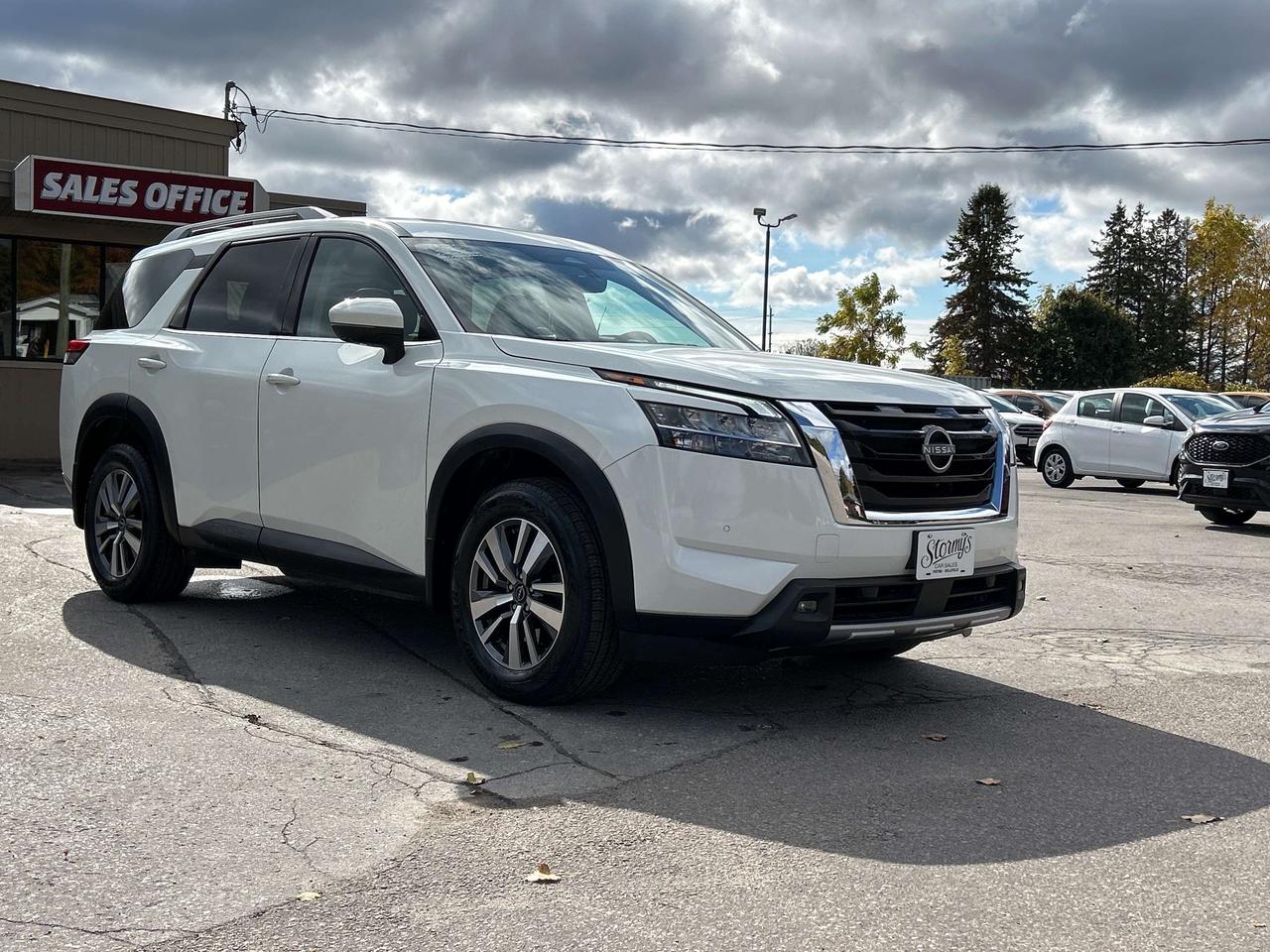 2023 Nissan Pathfinder SL LEATHER/NAV/SUNROOF **CALL NAPANEE 613-354-2100 Photo