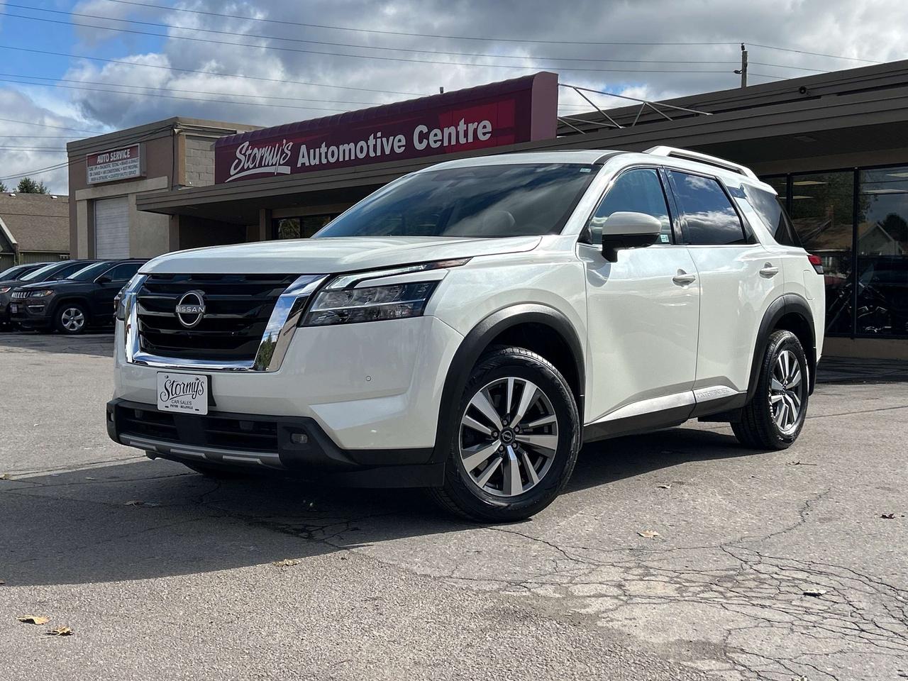 2023 Nissan Pathfinder SL LEATHER/NAV/SUNROOF **CALL NAPANEE 613-354-2100 Photo