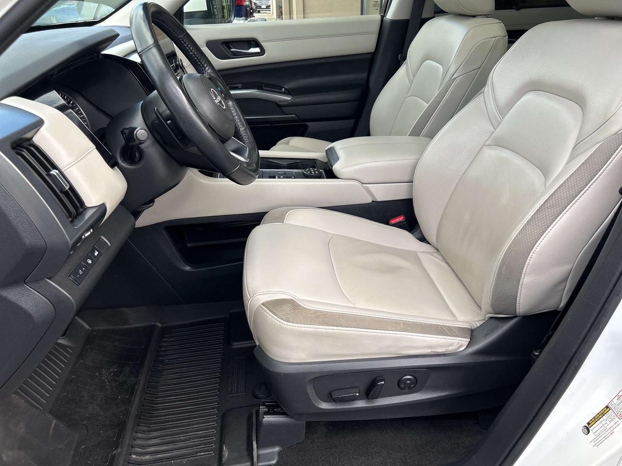2023 Nissan Pathfinder SL LEATHER/NAV/SUNROOF **CALL NAPANEE 613-354-2100 Photo