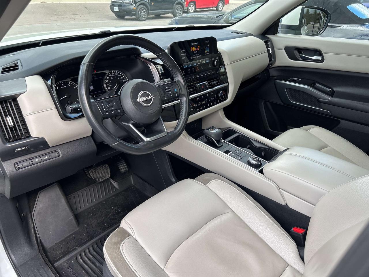 2023 Nissan Pathfinder SL LEATHER/NAV/SUNROOF **CALL NAPANEE 613-354-2100 Photo
