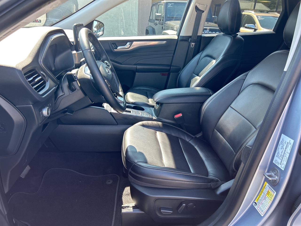 2022 Ford Escape Titanium AWD FULLY LOADED!! **CALL 613-961-8848 Photo