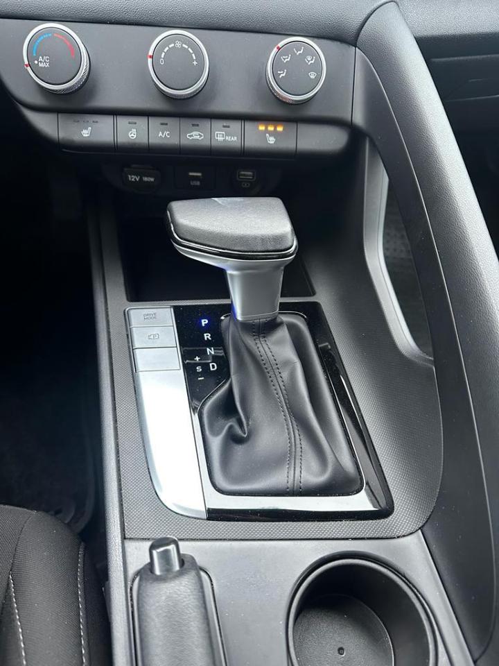 2022 Hyundai Elantra Preferred IVT, NAV, ALLOYS Photo