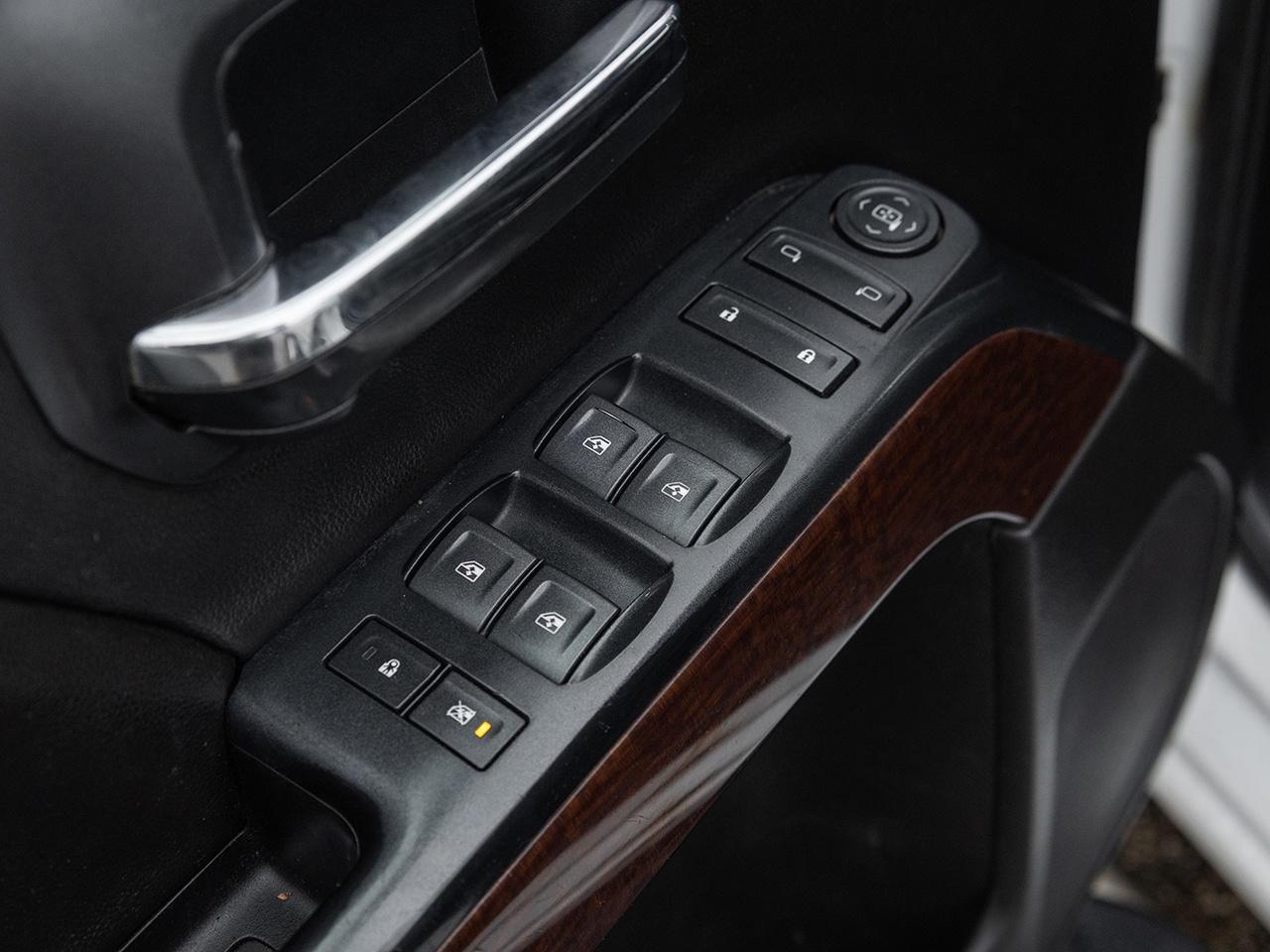 2018 GMC SIERRA 2500HD 4WD Crew Cab 153.7  SLE Photo