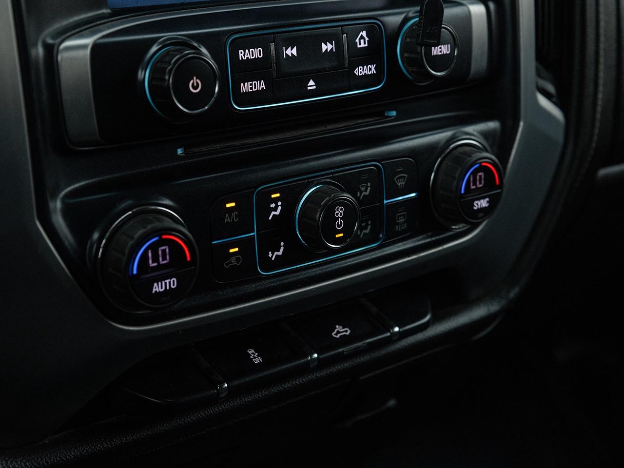 2018 GMC SIERRA 2500HD 4WD Crew Cab 153.7  SLE Photo