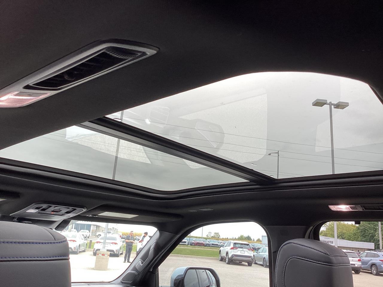 2025 Toyota Sequoia PLATINUM 4WD Photo3