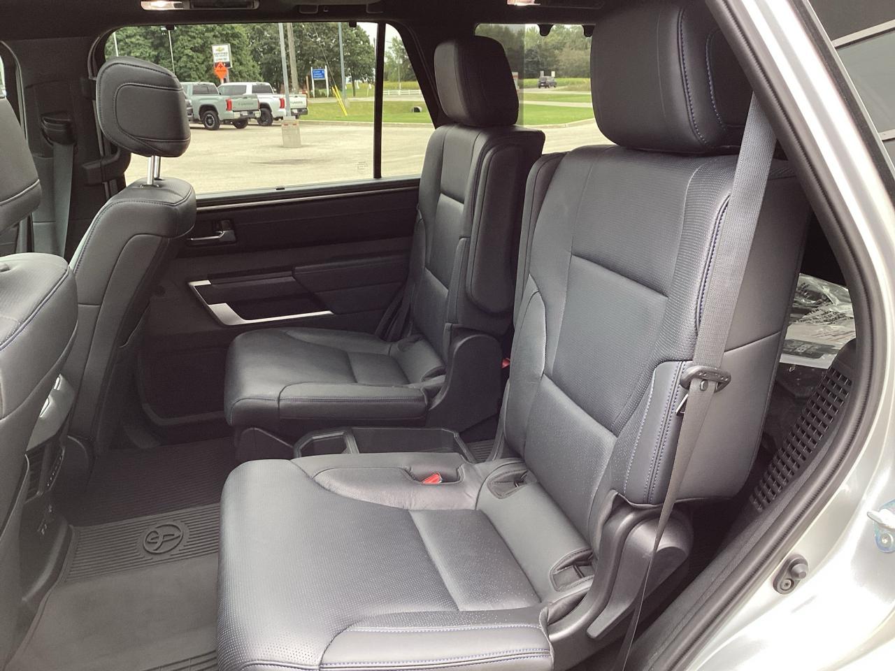 2025 Toyota Sequoia PLATINUM 4WD Photo4