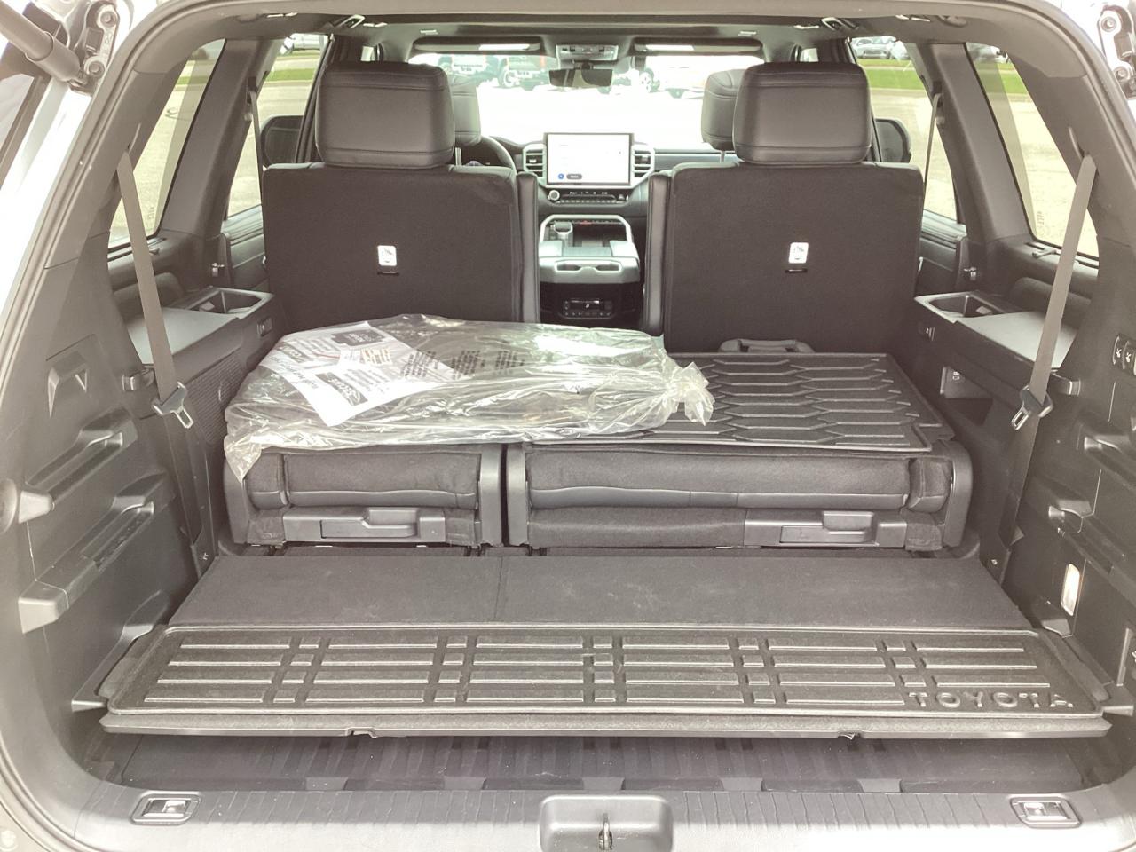 2025 Toyota Sequoia PLATINUM 4WD Photo