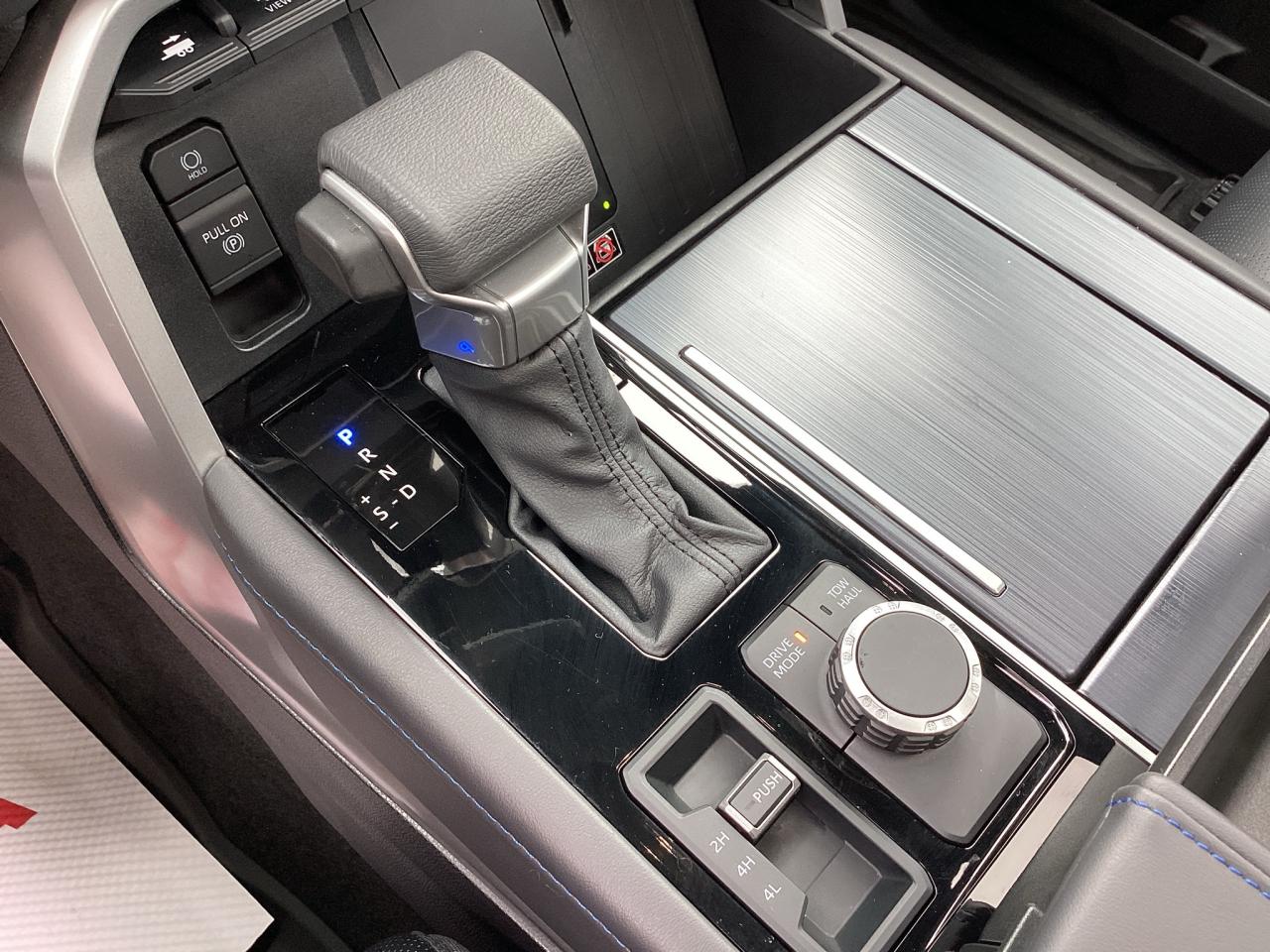 2025 Toyota Sequoia PLATINUM 4WD Photo