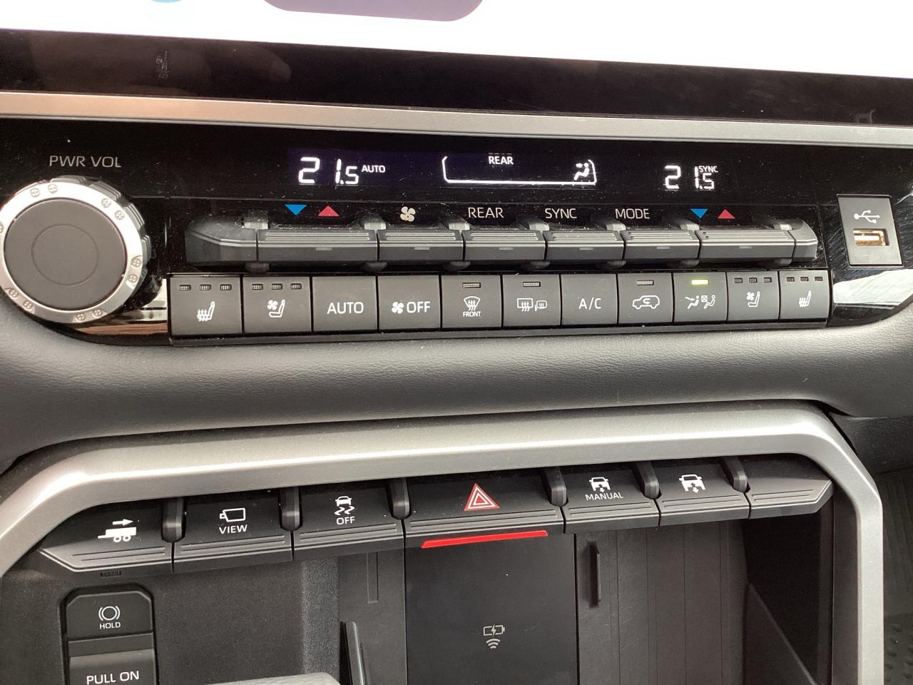 2025 Toyota Sequoia PLATINUM 4WD Photo