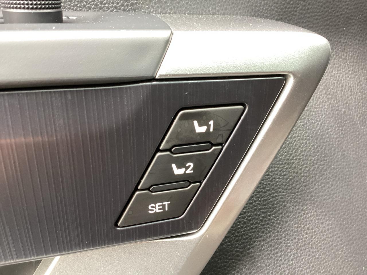 2025 Toyota Sequoia PLATINUM 4WD Photo