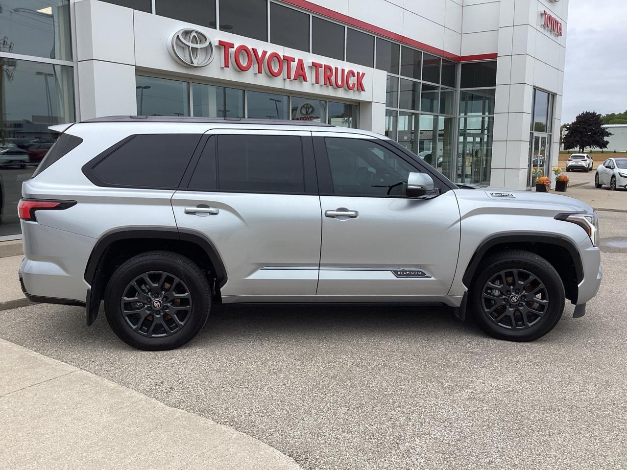 2025 Toyota Sequoia PLATINUM 4WD Photo