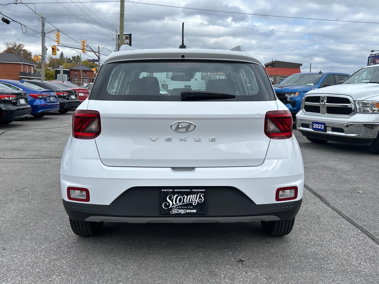 2023 Hyundai Venue Preferred *** CALL BELLEVILLE 613-961-8848 Photo3