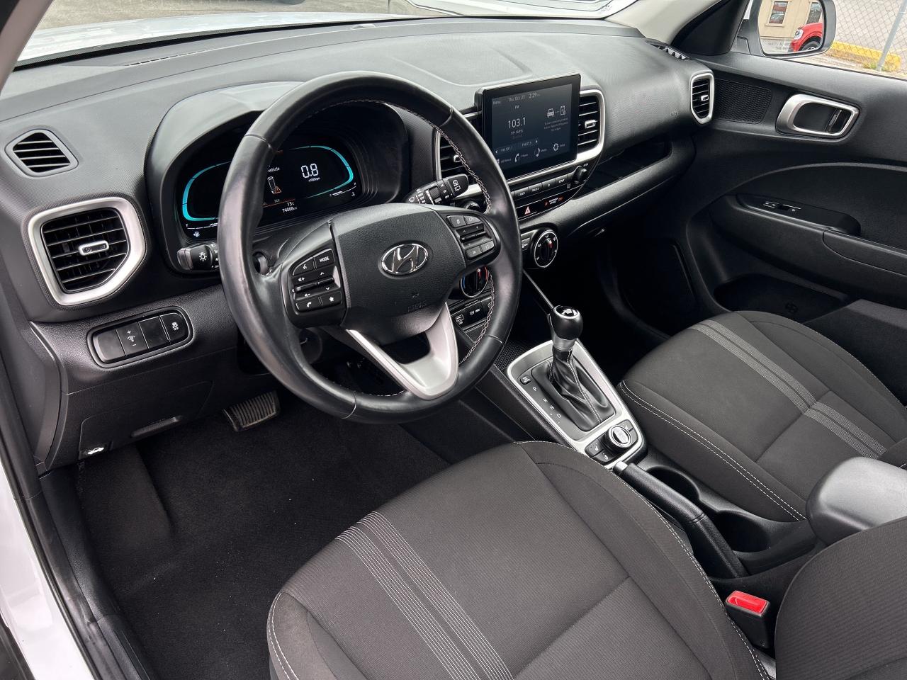 2023 Hyundai Venue Preferred *** CALL BELLEVILLE 613-961-8848 Photo